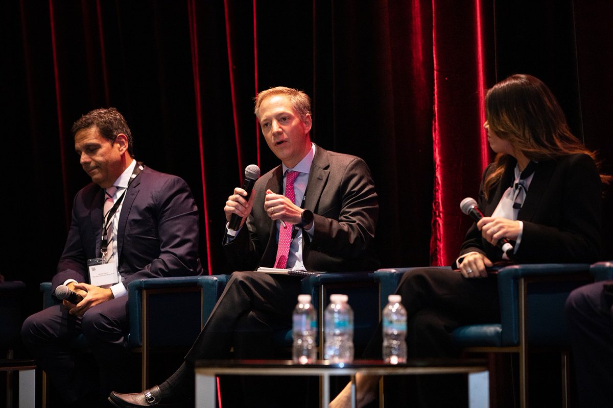 JLLMexico's tweet photo. En #JLLMéxico estamos comprometidos con la transparencia, presentes en GC Summit organizado por The Legal 500
Agustín Ballina Director Jurídico de JLL México participó en el panel sobre Investigaciones y Acciones que Persiguen Delitos de Cuello Blanco
#GCsummit #bestpractices https://t.co/V8cGMGLh77