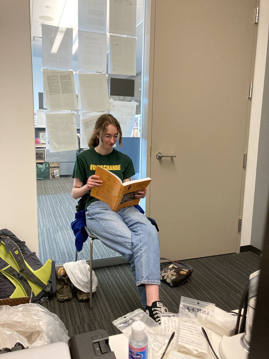 jasscn's tweet photo. Her: I’m early for work…I should have brought a book.
Me: Here, you can read one of my papers while you wait 🦣. #iceageAB #kidsofpaleontogists https://t.co/DziwGTbXHA
