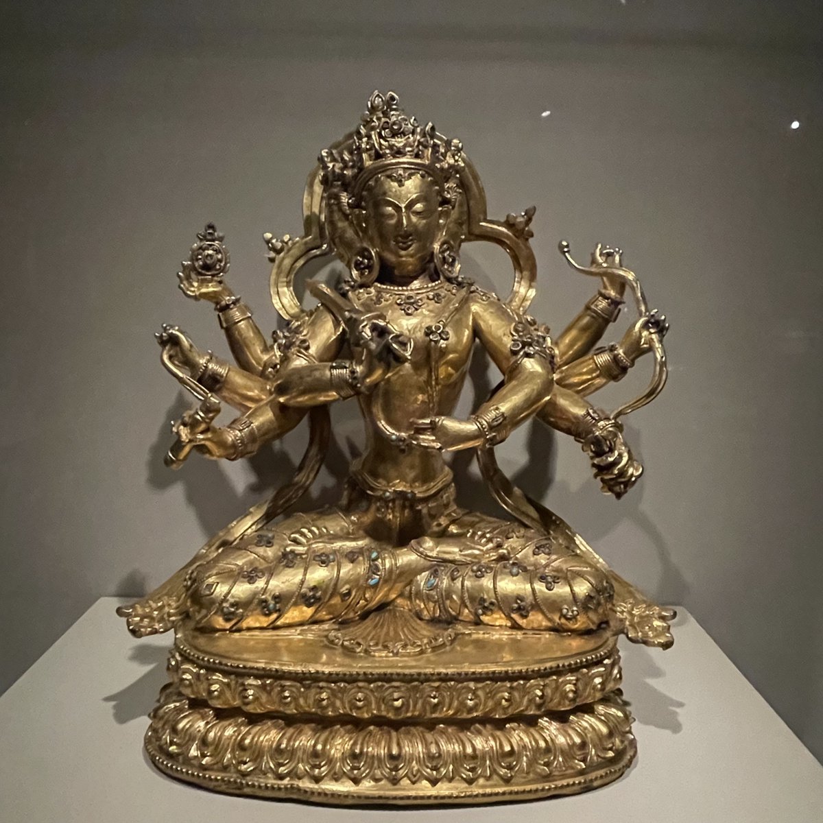 VanessaSTroiano's tweet photo. During a recent #K2FridayNight @RubinMuseum, I enjoyed the interactive #MandalaLab, a sensory experience featuring gongs, scent installations, and meditative breathing guided by a pulsating light.
#RubinMuseum #HimalayanArt #Buddhistart #Buddhism #Mindfulness #art https://t.co/8fAx88b3Es