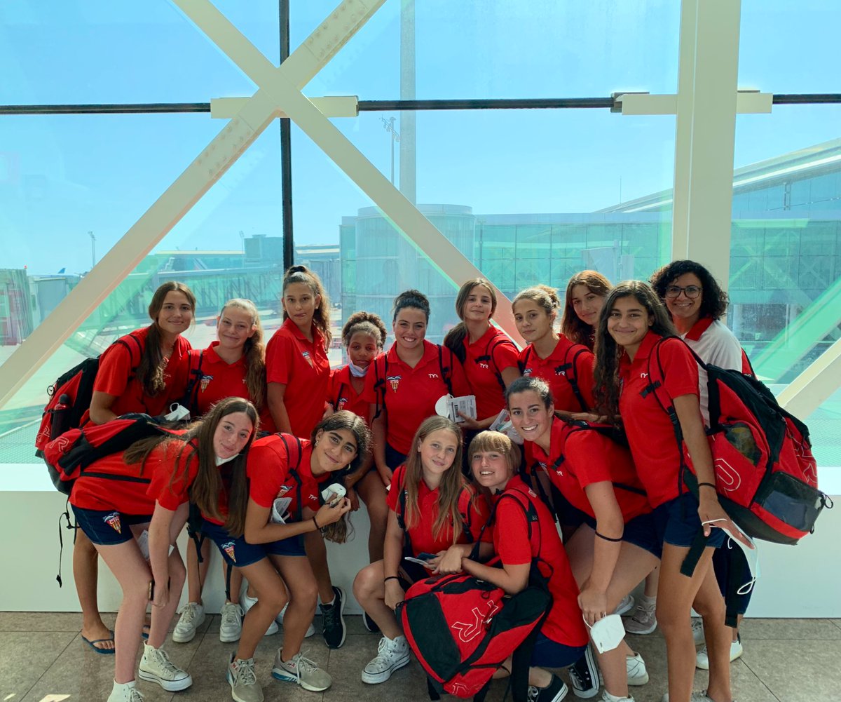 El cadet femení ja està a Sevilla on disputarà el Campionat d’Espanya!! Demà doble jornada davant <a href="/9802WP/">Larraina</a> i el <a href="/ewpzgz/">E.WP.ZARAGOZA</a> 

‼️Molta sort noies‼️

#Terrassa
#waterpolo
#femclub
#MareaRoja⚪️🔴