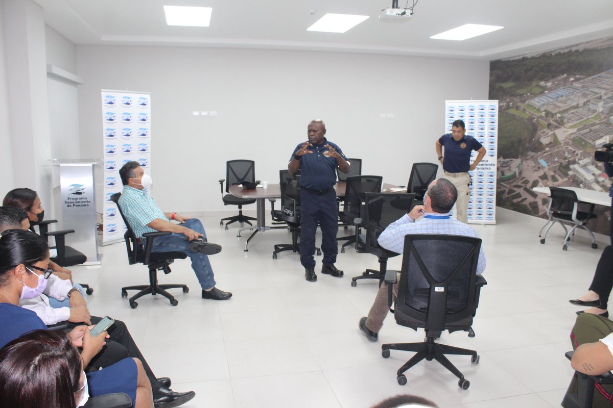 Personal de la Academia de Formación Bomberos, bienestar laboral y #EXBURE brindó capacitación en primero auxilios, manejo y uso de extintores al personal de la brigada de emergencia del Programa de Saneamiento de Panamá. @SaneamientoPma