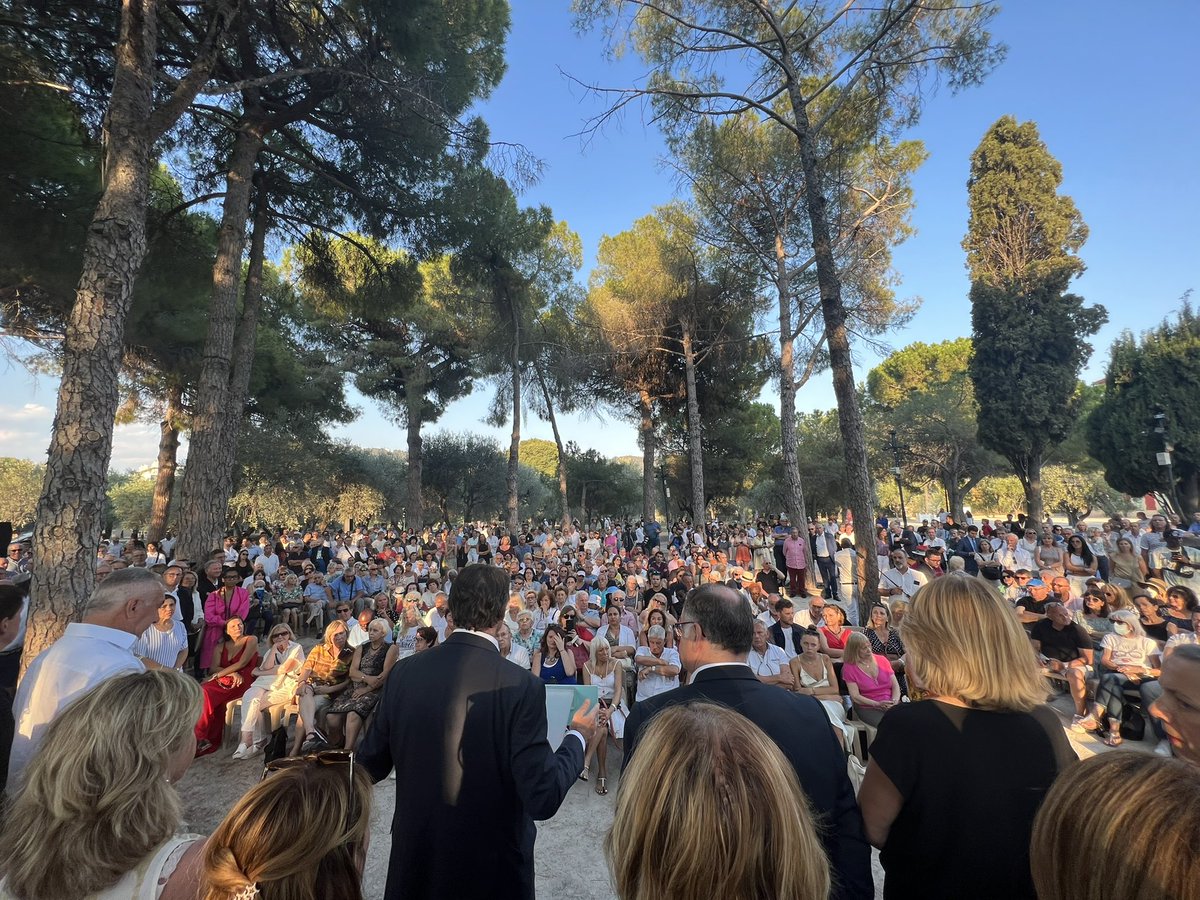 GaelNofri's tweet photo. Ensemble pour Nice. Mobilisés derrière @cestrosi, au-delà des appartenances partisanes et des histoires personnelles, nous faisons le choix de servir #Nice06 et les Niçois. Unis, nous travaillons à des projets ambitieux, dans une démarche d'écoute, de proximité, de RASSEMBLEMENT. https://t.co/yCZzwsvRHq