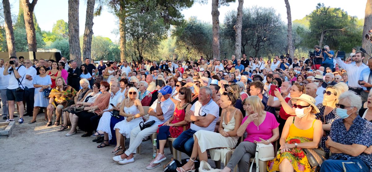 GaelNofri's tweet photo. Ensemble pour Nice. Mobilisés derrière @cestrosi, au-delà des appartenances partisanes et des histoires personnelles, nous faisons le choix de servir #Nice06 et les Niçois. Unis, nous travaillons à des projets ambitieux, dans une démarche d'écoute, de proximité, de RASSEMBLEMENT. https://t.co/yCZzwsvRHq