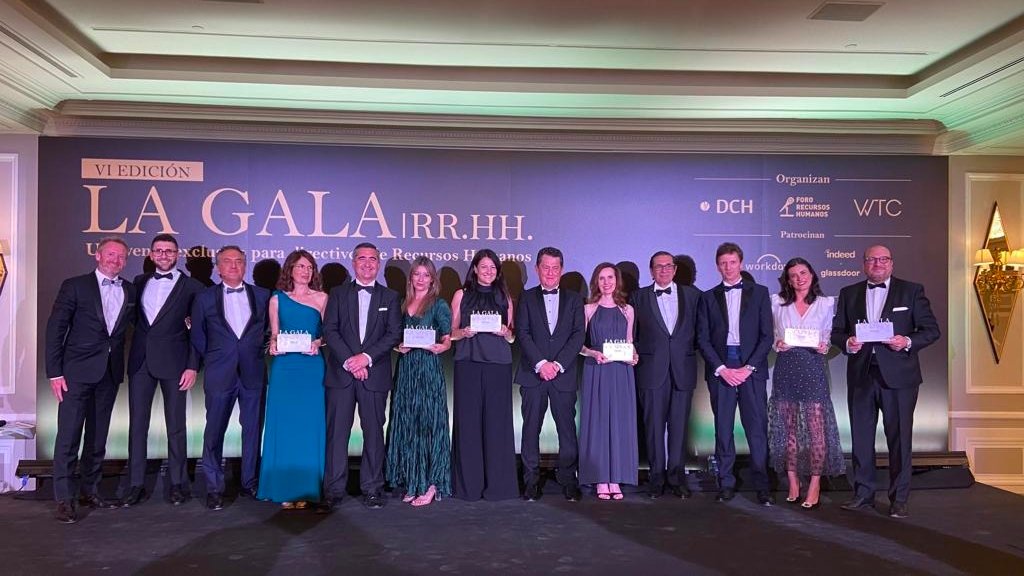 ForoRRHH's tweet photo. 👋 Final de la #VIGalaRRHH ¡GRACIAS! Enhorabuena a premiados, gracias a asistentes, patrocinadores @Workday @indeed @Heidrick y @PerformanseFR; a @tiempobrasero por su presentación, y, a los promotores @OrgDCH, @WTC_SPAIN  y @ForoRRHH. Hasta la VII Edición. Sean felices!!!🤗🤗🤗 https://t.co/EzvmDKYG68