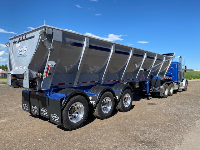 Summit_Trailer's tweet photo. You won’t miss this new Trout River 37’ Live Bottom hauling for our friends at AJG Trucking Ltd! Congrats to AJG on another beautiful unit and thank you for your continued business – check out their website at https://t.co/mOrFs8zFAv
#troutrivertrailers #livebottomtrailers https://t.co/JGKJ7BcXjU