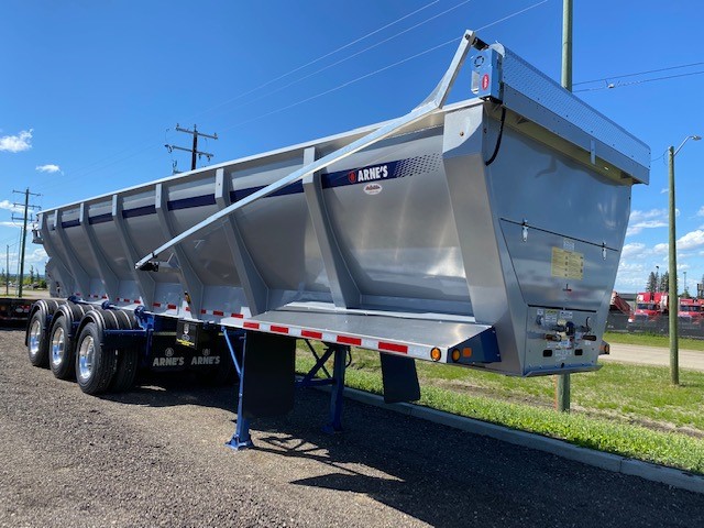 Summit_Trailer's tweet photo. You won’t miss this new Trout River 37’ Live Bottom hauling for our friends at AJG Trucking Ltd! Congrats to AJG on another beautiful unit and thank you for your continued business – check out their website at https://t.co/mOrFs8zFAv
#troutrivertrailers #livebottomtrailers https://t.co/JGKJ7BcXjU
