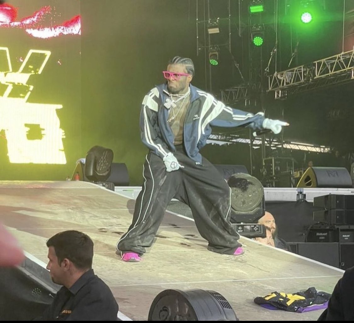 Uzi today in Switzerland for a show.🇨🇭💕🧠🦇 He played Space Cadet, Rage Music and 1 of 1. Its really time for the Pink Tape.💕🐐 <a href="/LILUZIVERT/">Uzi London 🌎☄️💕®</a>