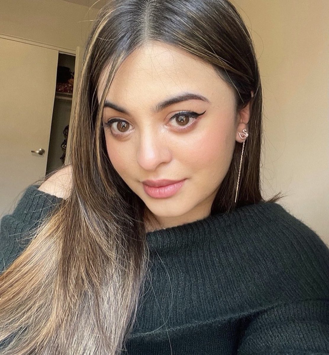 Hello everyone! 👋🏻

I’m Nida and I am a UGC creator from Canada, AB! 🇨🇦

I specialize in travel, lifestyle, fashion &amp; beauty and couple content! I would love to create some authentic, eye catching content for your brand! 💗

Lets create some magic! 🪄 

nidaiqbal.my.canva.site