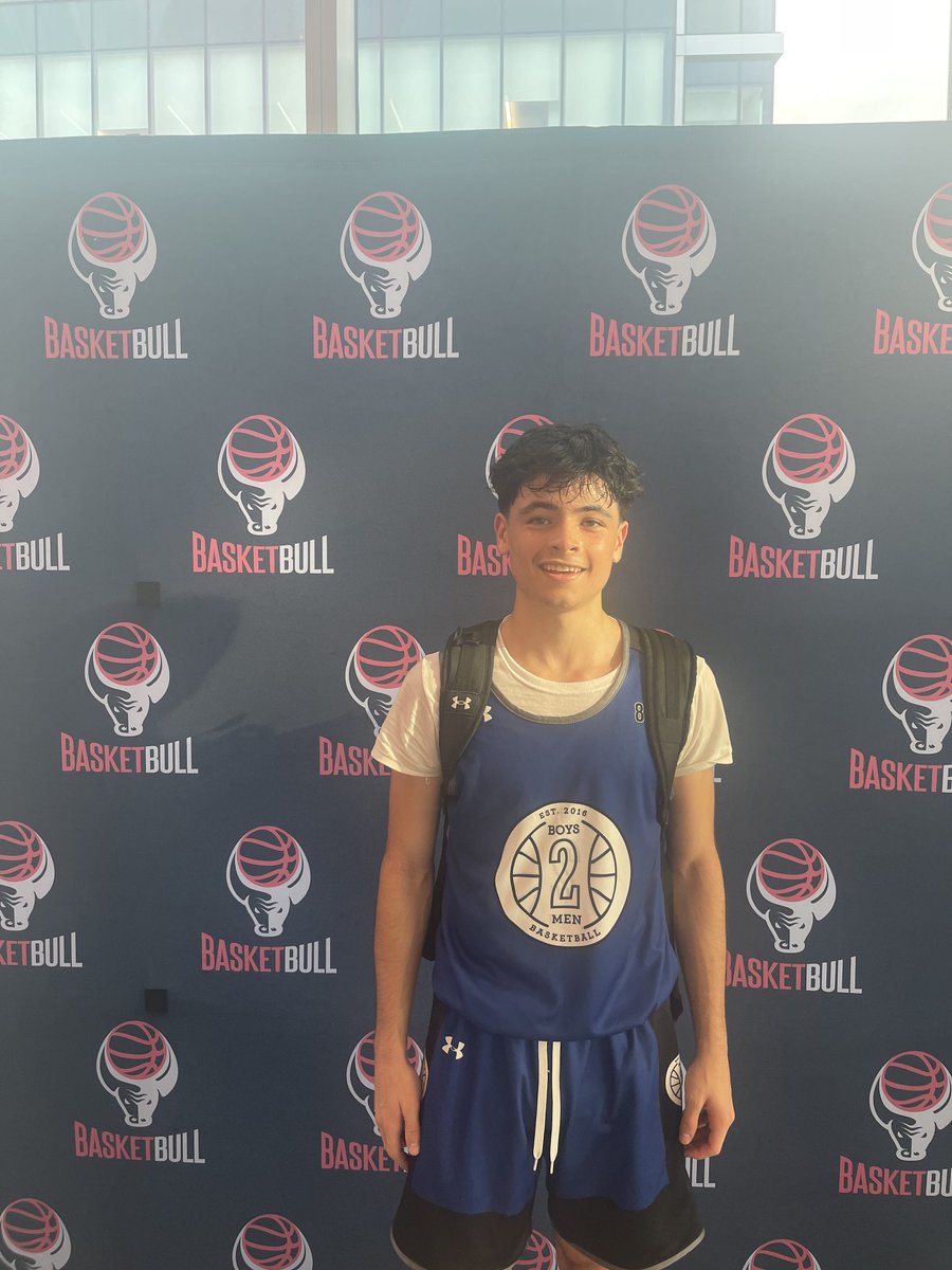 Big 💪🏻 win for ⁦<a href="/LIB2MBBALL/">Boys2Men</a>⁩! Also big shout out to these two Aiden Morel
Patrick Washington for POTG honors 👏👍🏻👏👍🏻