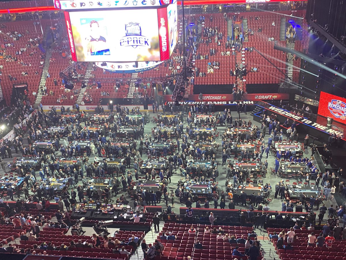 ChrisHabs360's tweet photo. The draft floor at Bell Centre is busy. Draft kicks off in 30 minutes.  

Final predictions on who the #Habs will select?

Will the #Habs make the Wright choice? 

⁦@AllHabs⁩ #GoHabsGo #RocketSports https://t.co/G0gKhTjZVb