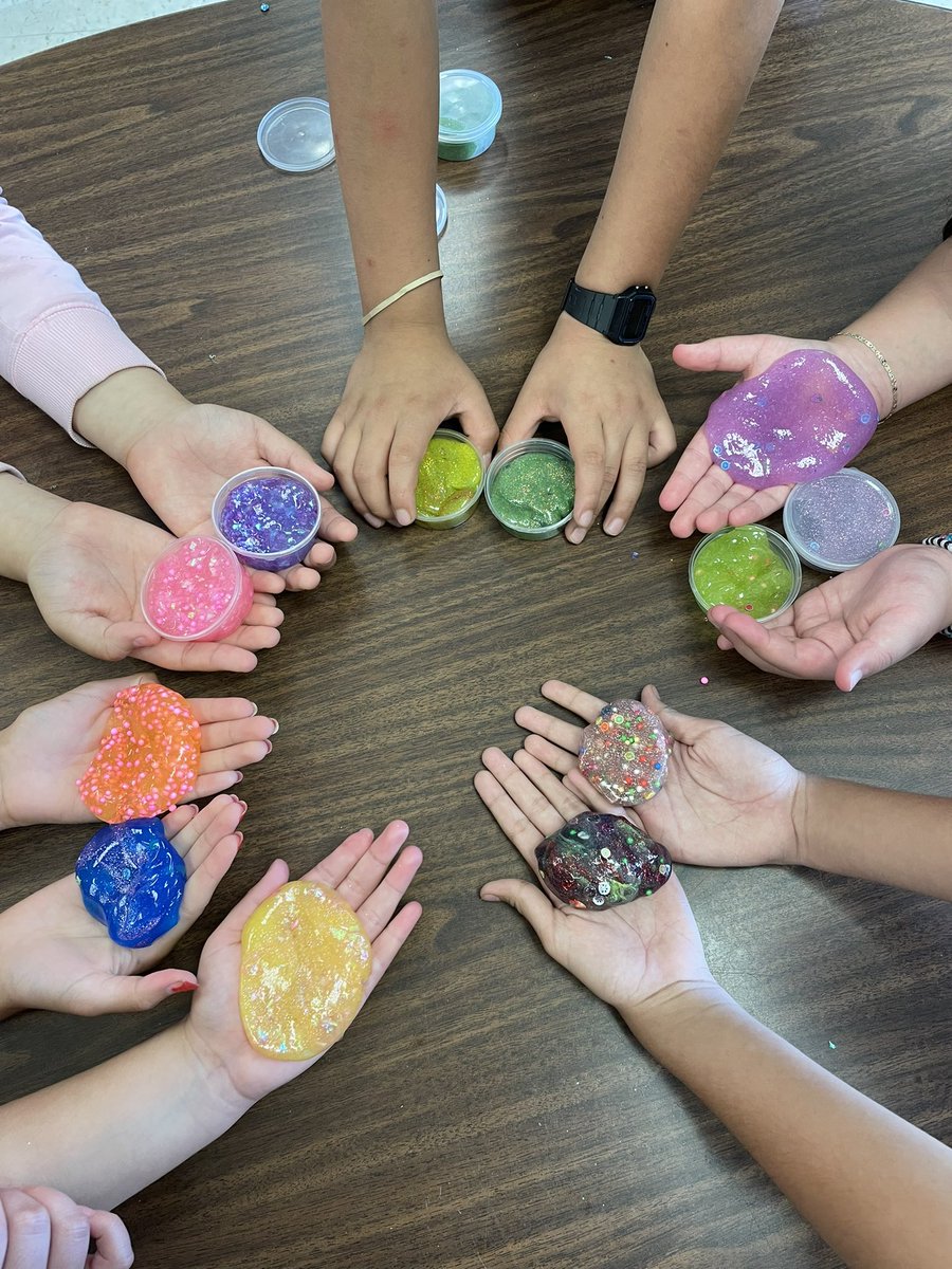 TiffanyLedyard's tweet photo. What an exciting week of FAST! Students had fun with slime, participated in a virtual field trip where they learned about different cultures around the world, and acted out a story with Enhance Arts. #FCPSFAST #proudtobeahusky https://t.co/wY24AIdxOK