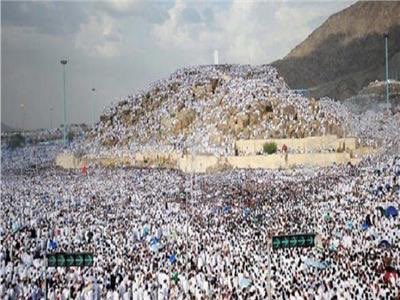 1__aber's tweet photo. #يوم_عرفة

لله هذا الموقف الأعظمُ الذي
 كموقف يومِ العرض بل ذاك أعظمُ
يدنو به الجبّارُ جل جلاله
 يُباهي بهم أملاكه فهو أكرمُ
يقول عبادي قد أتوني محبةً
 وإني بهم بر أجودُ وأرحمُ
فأشهدكم أني غفرت ذنوبهم
وأعطيتهم ما أملوه وأنعمُ https://t.co/c4aG0B6QGG