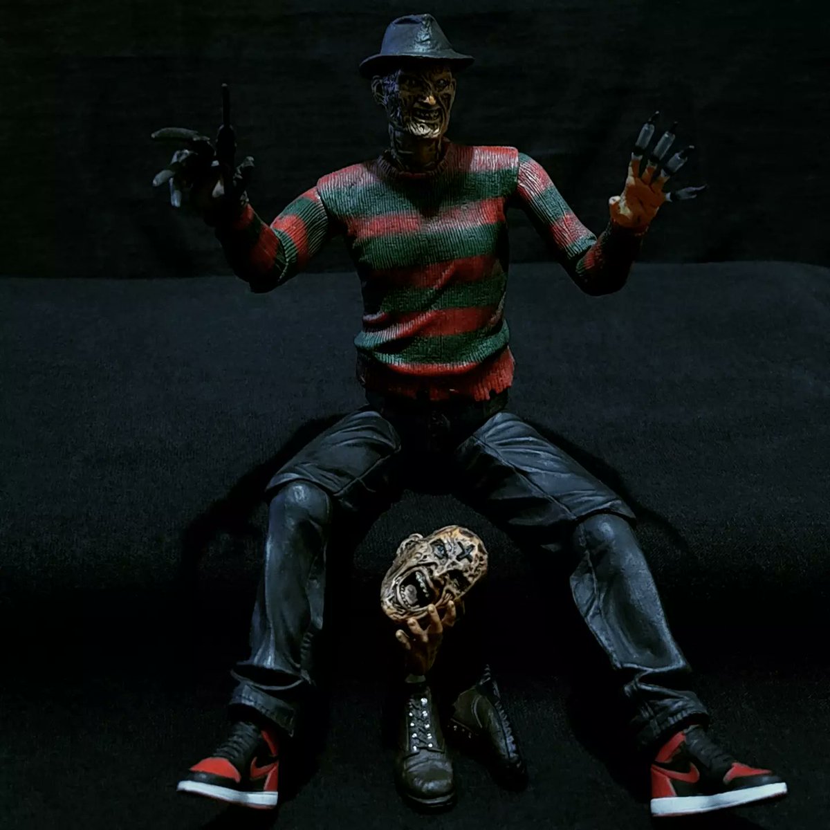 DarkOverloarded's tweet photo. #FreddyKrueger got dem dope #Nike #AirJordan1 #RetroHighOG! 🔥 #NECA #One12 #7InchFigure #ModelFigure https://t.co/ErsSf0GRQI