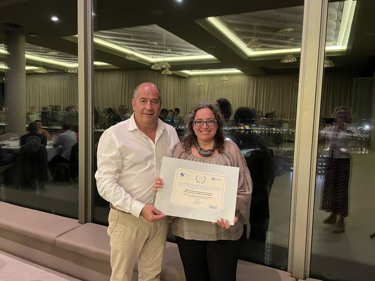 Entrega del premio <a href="/sistedes/">sistedes</a> al mejor artículo de <a href="/jenuiconf/">JENUI 2026</a> en el ámbito de la Ingeniería de Software y Tecnologías de Desarrollo de Software a <a href="/PepaGarciaG/">María José García García</a>