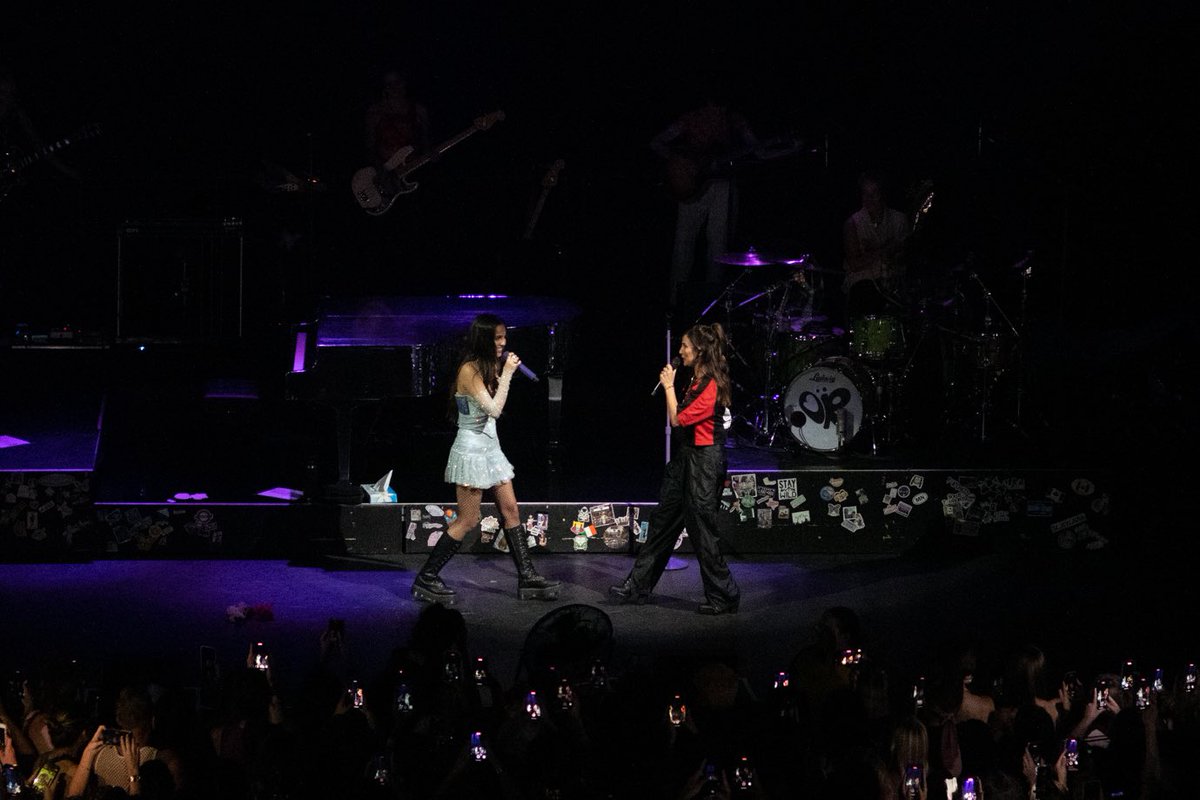 karolinawebb's tweet photo. Absolutely amazing to see @oliviarodrigo on stage in London last night, Livies the dream❤️❤️❤️ plus appearance from #natalieimbruglia https://t.co/mdFLWgvkPT