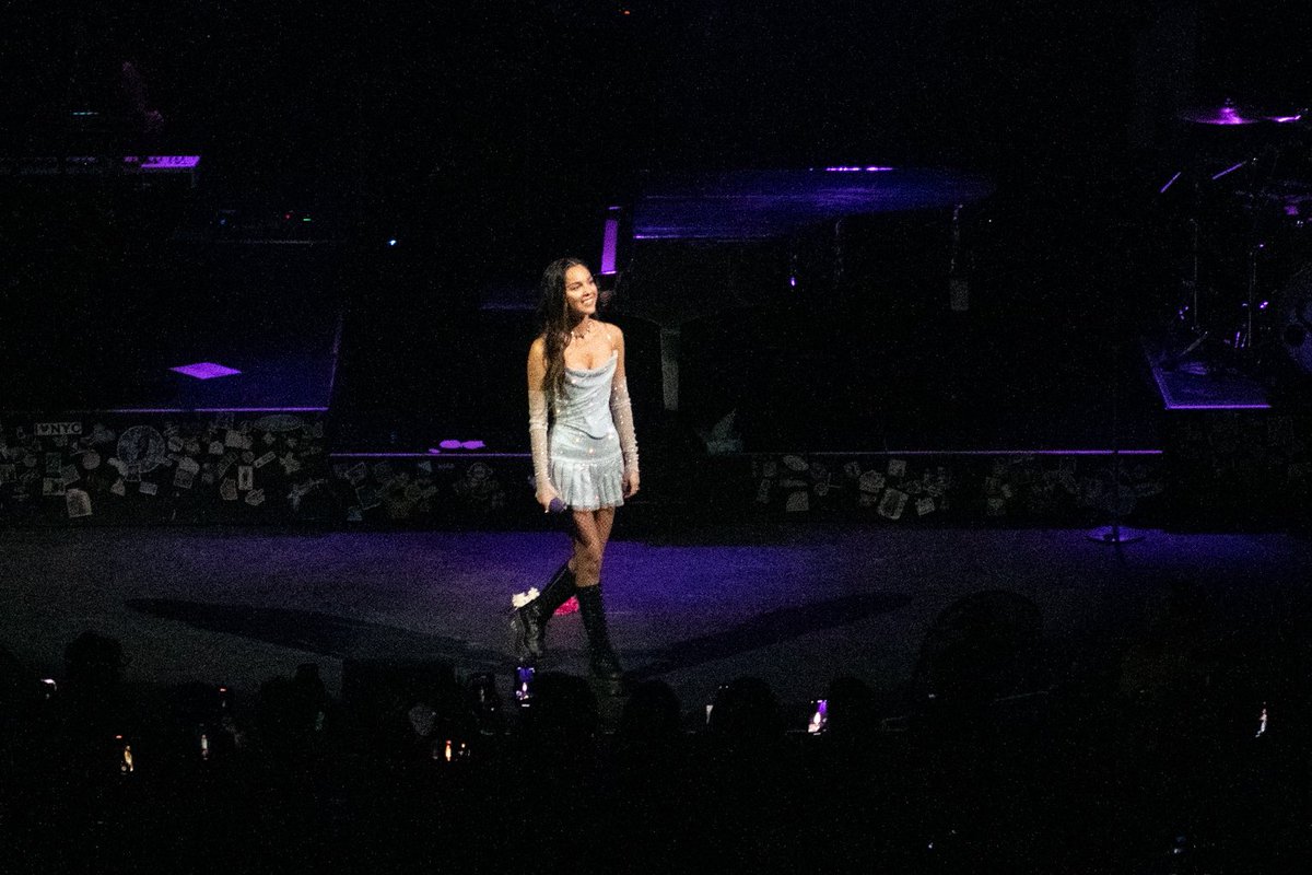 karolinawebb's tweet photo. Absolutely amazing to see @oliviarodrigo on stage in London last night, Livies the dream❤️❤️❤️ plus appearance from #natalieimbruglia https://t.co/mdFLWgvkPT