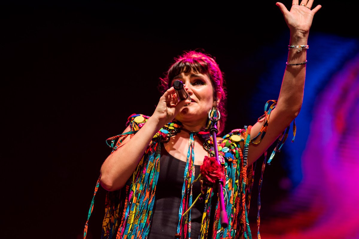 weekendbeachfes's tweet photo. Cuando se hace desde el corazón, solo puede salir un concierto tan mágico como el de @RozalenMusic 

#SoyWeeker #GoTorredelMar #verano2022 #weekendfestival2022 #Weekendbeach2022 https://t.co/jHgUDMrWzE