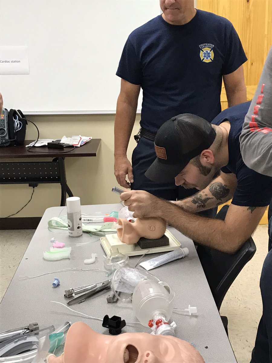 EMSOfficer's tweet photo. Ongoing EMS training leads to quality outcomes &amp; we can never have enough pediatric training. BCFR crews work with the @Handtevy pediatric system perfecting their #HPCPR deployment &amp; management of the pediatric cardiac arrest victim.#leadership #crushingSCA #emsofficer #Handtevy https://t.co/sUGFhkIGOo