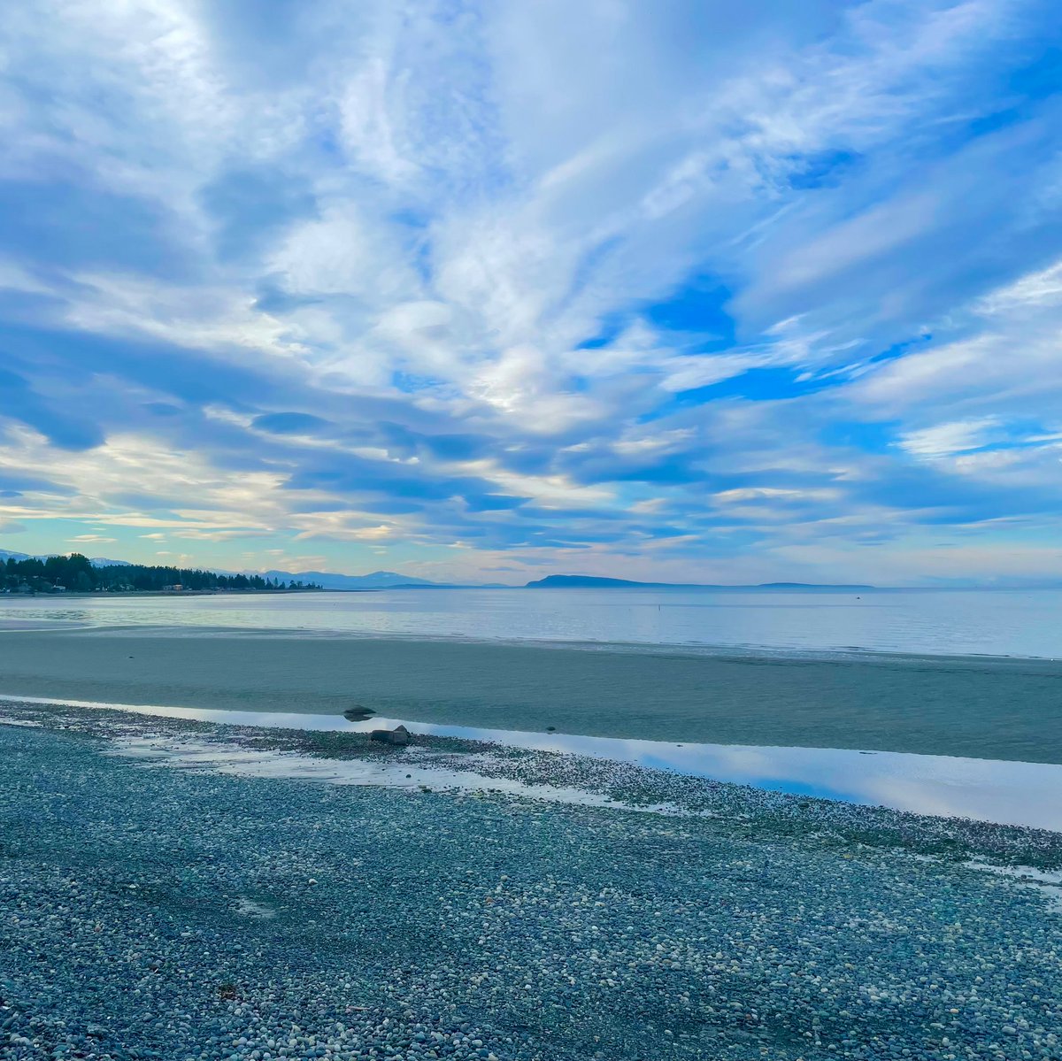 There’s nothing like a beach vacation to take a break from the hustle and bustle of city life and recharge the senses.

Tag a friend you’d want to enjoy this view with!

📍Parksville, B.C.

#beachclubbc #vancouverisland #vanisle #parksvillebc #parksville #nanaimobc