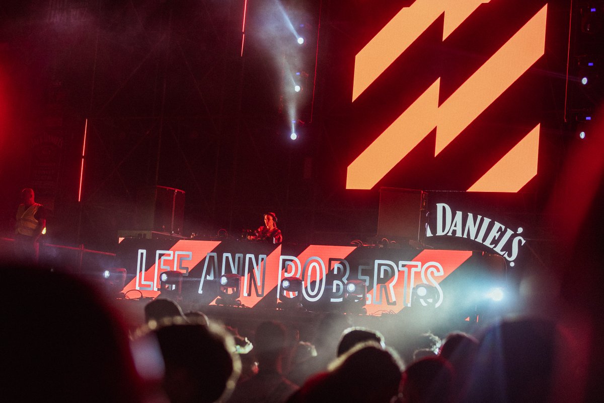 weekendbeachfes's tweet photo. Y @leeann_roberts se ha puesto a los mandos de la fiesta en el escenario Sunrise Jack Daniel´s 🔥🔥

#SoyWeeker #GoTorredelMar #verano2022 #weekendfestival2022 #Weekendbeach2022 https://t.co/1PwIJsZwL6