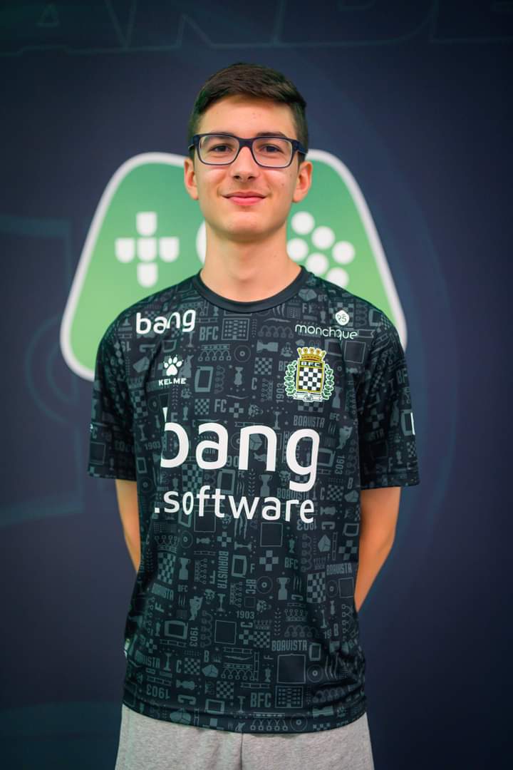 Estamos nos 1/8 Final!

Depois de dois grandes embates por parte do nosso jogador, a decisão ficou para o último jogo da noite.
Uma grande vitória que deu o passaporte para o segundo dia da competição!

Obrigado pelo vosso apoio🏁🖤

 #OrgulhoAxadrezado #fifa #fpfgrandefinal