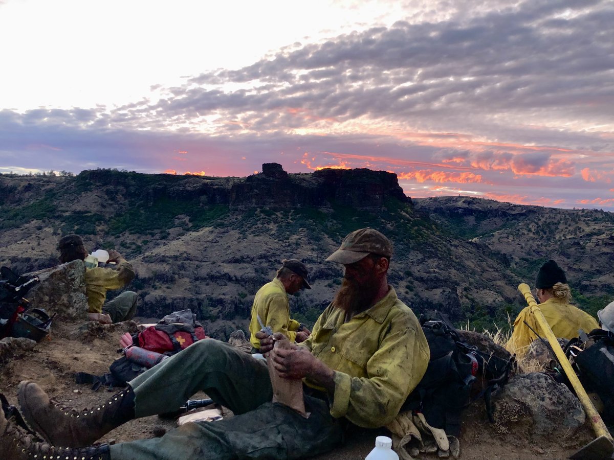 BLMca's tweet photo. 🪓🥾The #DiamondMountainIHC kicked off their first assignment of the year on the #GrahamFire in the Ishi Wilderness Area, then made a quick stop on a local NorCal fire. Next, the crew loaded up &amp; headed to the SW for a preposition assignment in Arizona. 🔥  #FireYear2022@BLMFire https://t.co/KqshNFq18Y