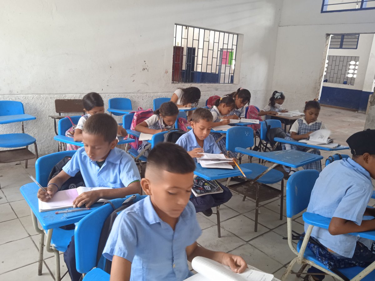 Judith57505946's tweet photo. Los niños estudiando https://t.co/XZ33OTzRE6