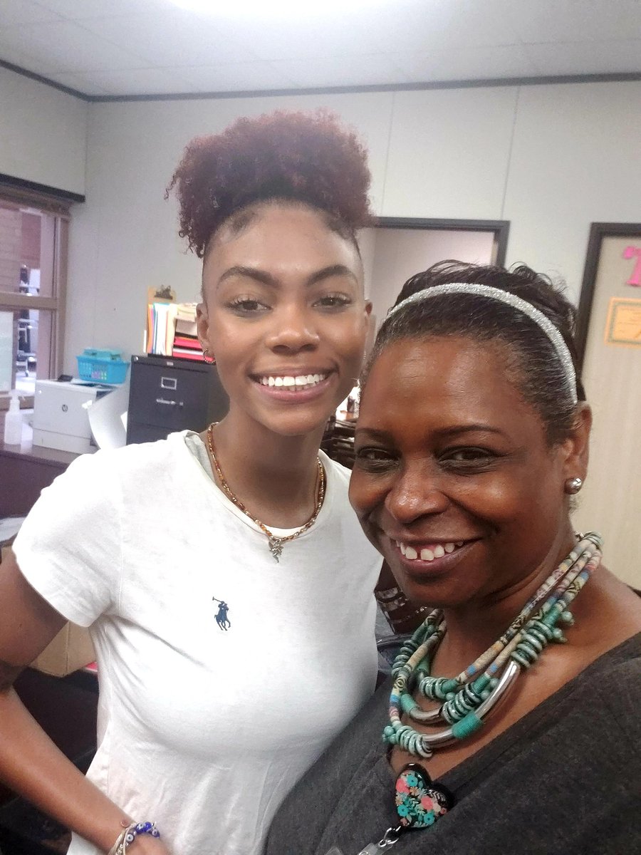 CSHS_Classof22's tweet image. Alumni if you purchased a Class of 2022 Senior Package or a Tumbler and/or Keychain they are in. Please bring an ID to pickup your items on Monday, July 11th from 1 to 3:15 @CySpringsHS. 
#PantherNation
#4Ever
#AllDayEveryDay 
@2015CSPrincipal @SpringsStuco