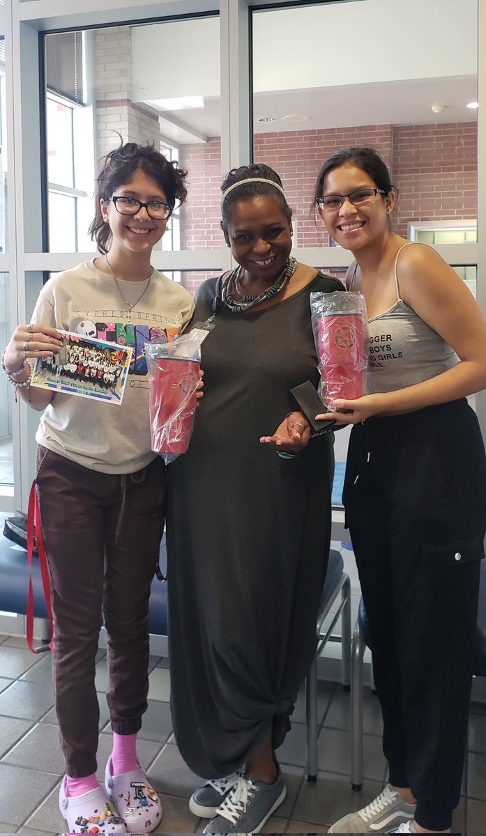 CSHS_Classof22's tweet image. Alumni if you purchased a Class of 2022 Senior Package or a Tumbler and/or Keychain they are in. Please bring an ID to pickup your items on Monday, July 11th from 1 to 3:15 @CySpringsHS. 
#PantherNation
#4Ever
#AllDayEveryDay 
@2015CSPrincipal @SpringsStuco