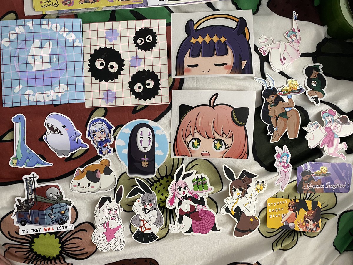 Finally got me and gf’s AX haul together! Artists tagged in the pic details, shoutouts to <a href="/PhantomArcade3K/">Phantom Arcade 🆖</a> and <a href="/ScootSenpai/">Scoot_Senpai @ Recovering</a> for being the coolest mfs ever it was great to meet you guys!!