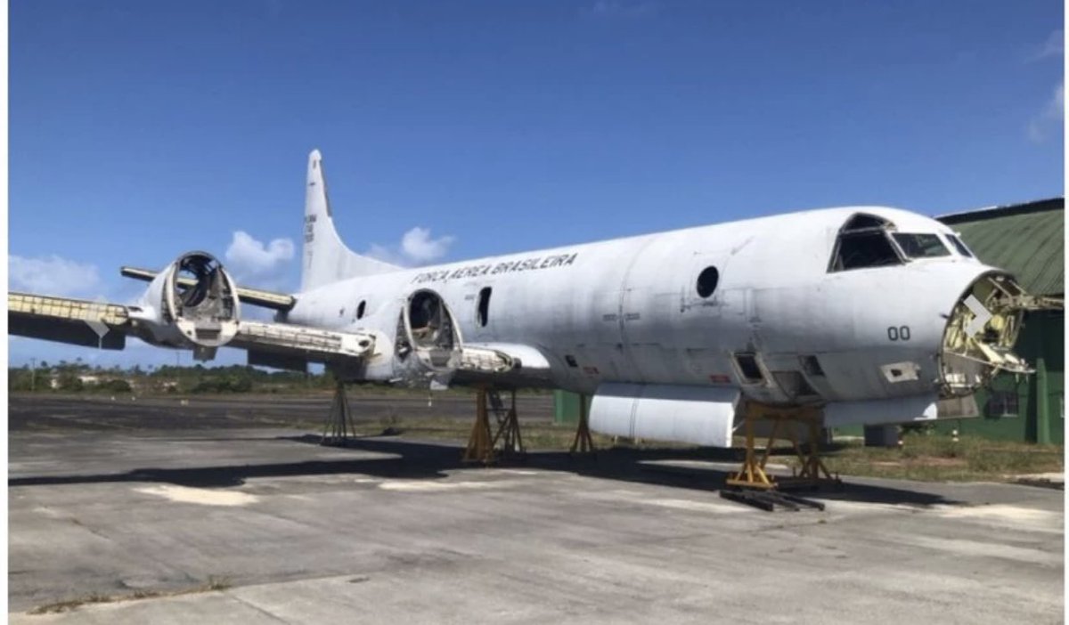 PucaraDefensa's tweet photo. La @fab_oficial remata aviones.
#forcaaerea #fab #xavante #amx #Hercules #orion #brasilia #emb120 #c130h #at26 #embraer #forçaaerea #neiva #t25
https://t.co/WG5GWTSIM9 https://t.co/WeM4CPLqpD