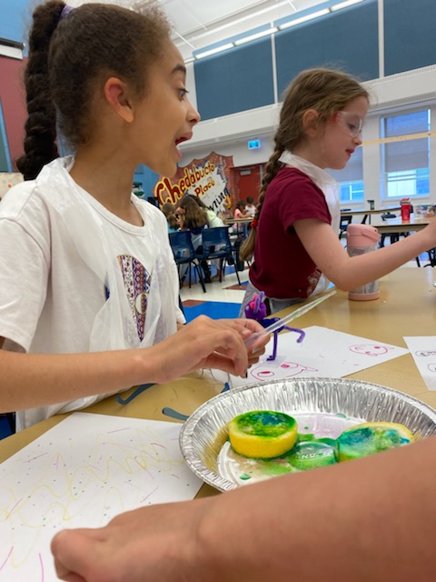 XChemOutreach's tweet photo. Spheros, caffeine extractions with Dr Cormier, lemon volcanoes, energy sticks, and more. We've had a busy first week of camps at @stfxuniversity and in Guysborough #SummerSTEMfun #codemakers #girlscancode #Molecules https://t.co/wMW4vf08PC