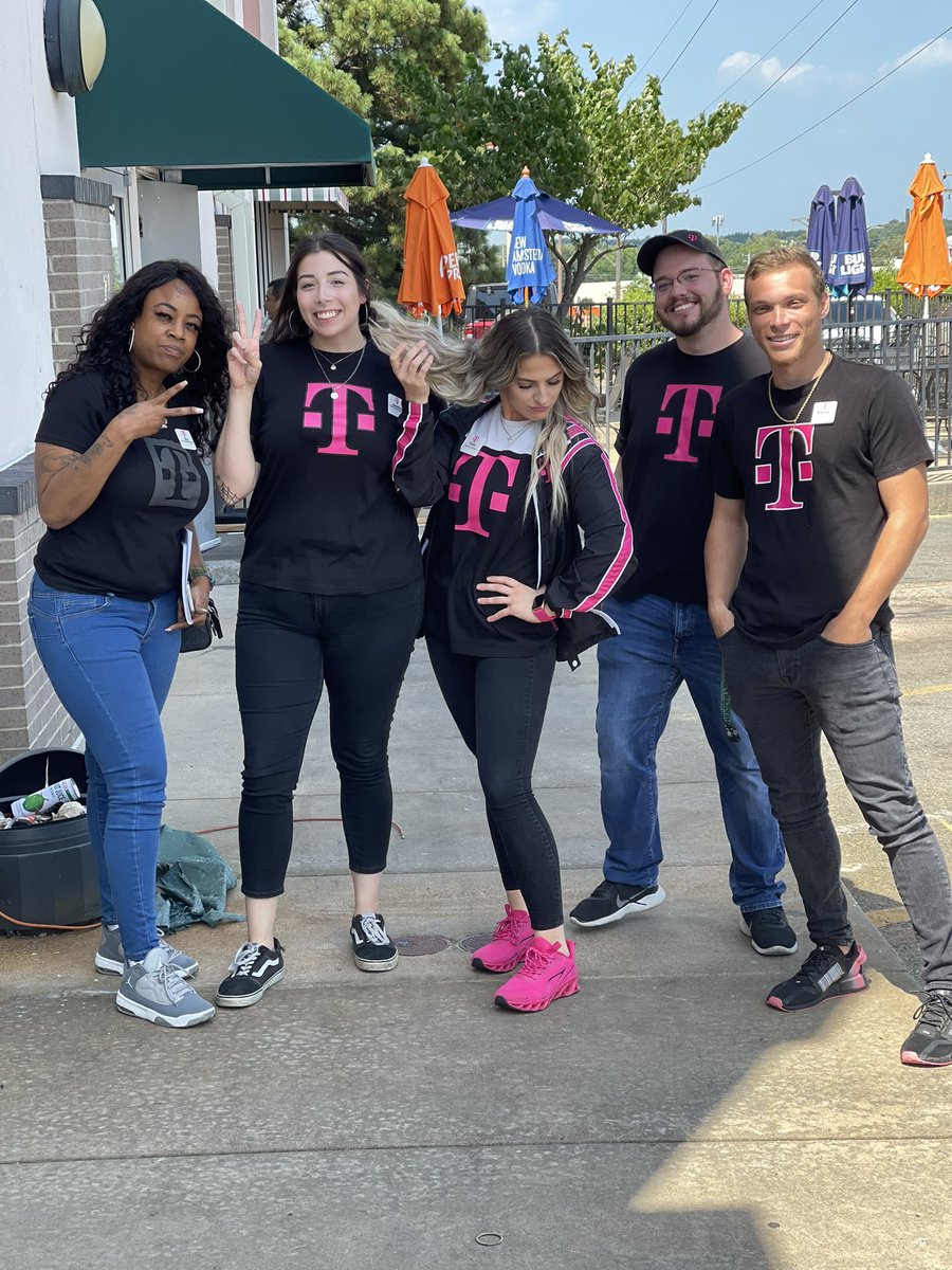 Emily Carter- Retail Store Manager tweet media