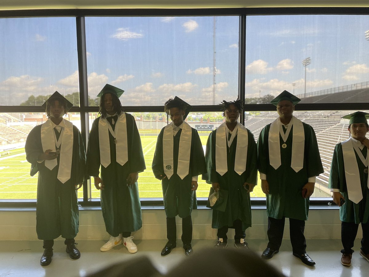 dpmullins04's tweet photo. Congrats to our Summer Graduates 🎓 #GoVols https://t.co/h0M5WAiGW4