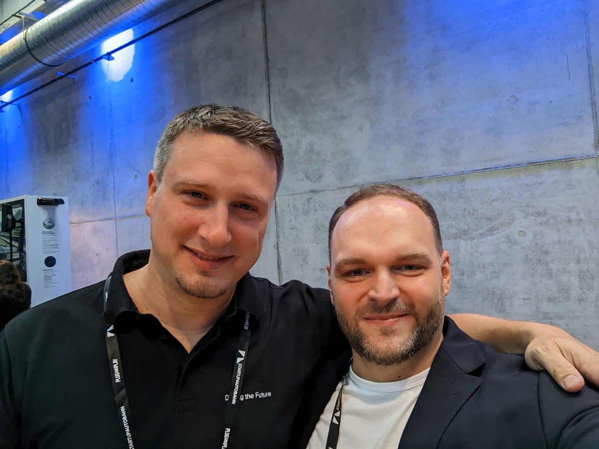 SwarmLogistics's tweet photo. It was an awesome event @StartupAutobahn and cool meeting many of our early stage companions in person after a long time.
#StartupAutobahn #expo2022 #ai #startups https://t.co/Rl6wmPMHmb