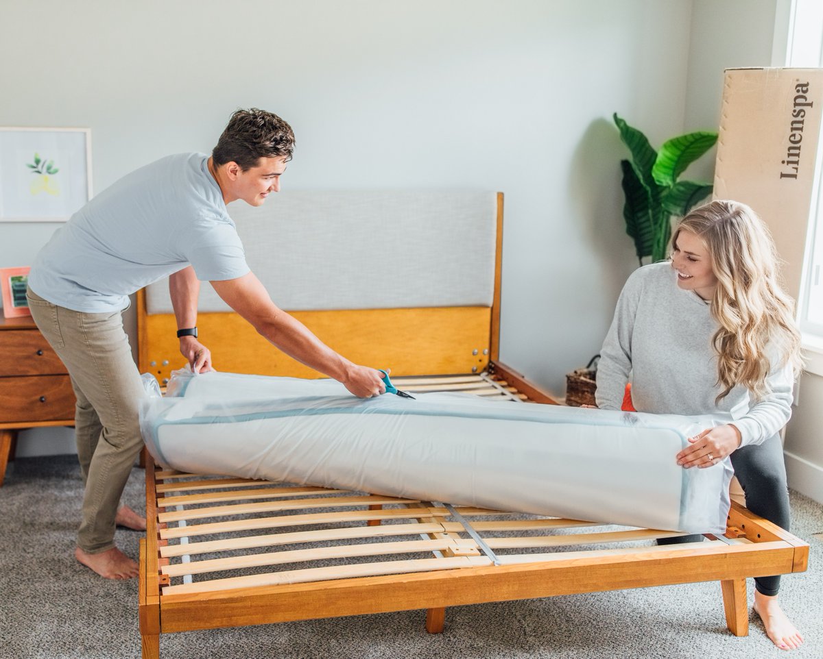 Linenspa's tweet photo. Did you know our mattress comes compressed and rolled in a box for hassle-free delivery and setup? Simply unbox and unroll comfort. // #linenspa https://t.co/dQEUwpVX0U