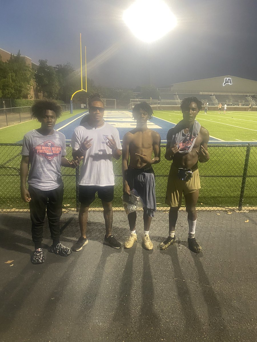 wassupkeith1's tweet photo. had a great time at Jackson academy camp @JayHam_3 https://t.co/8tQBjdvKAc