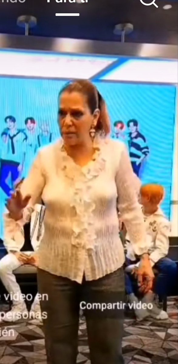 BFansmx's tweet photo. @TVyNovelasMex Espero pronto tengamos una disculpa públicamente, para #t1419 qué forma tan horrible de tratar así a sus invitados, está señora no tiene valorees ya deberían de quitarla de su puesto. #TvyNovelas https://t.co/1g8fWwTLul