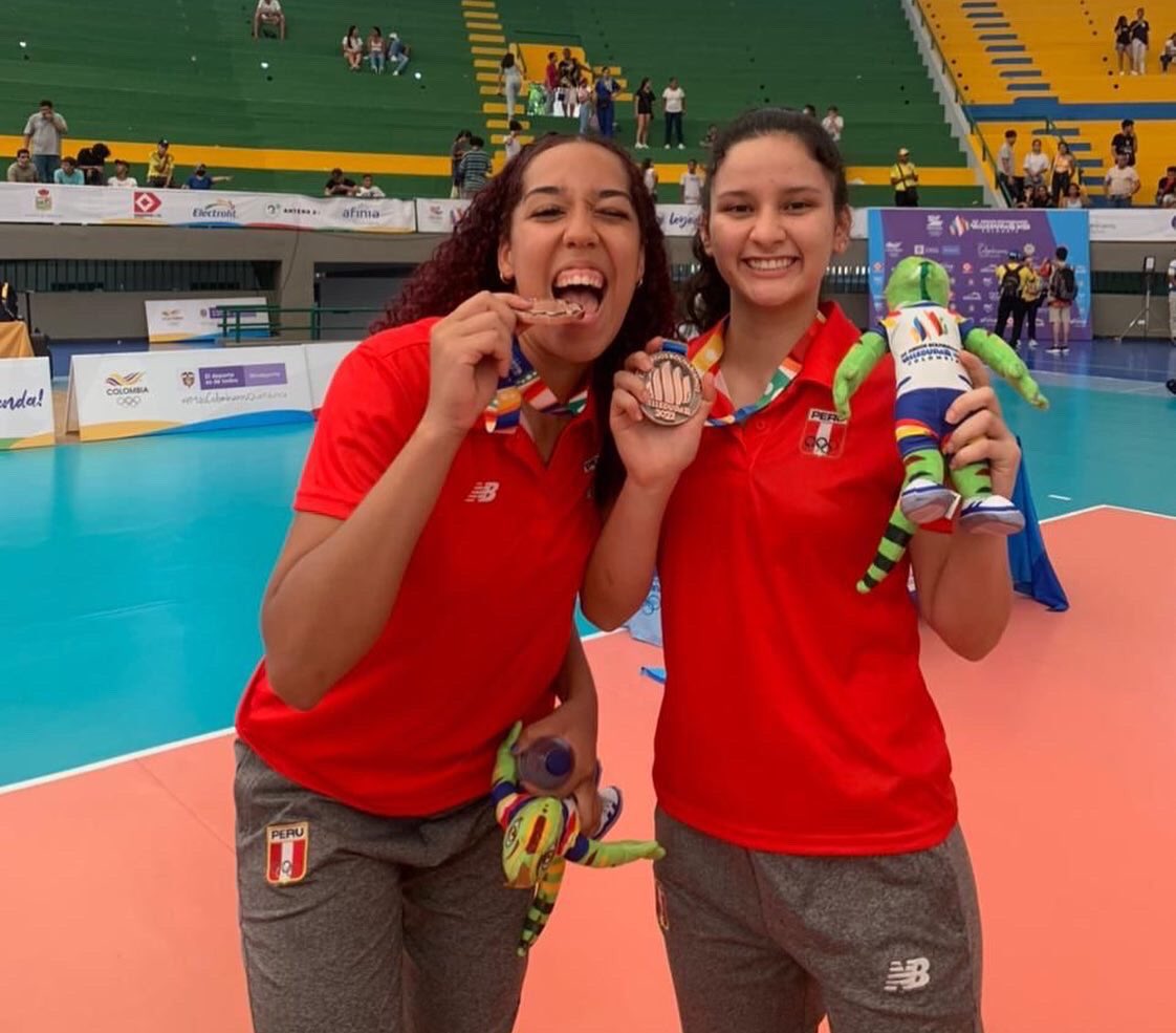 TVCCvball's tweet photo. Time to celebrate the accomplishments of Lizzy and Mafer 🇵🇪 
2 of our cardinals have had the honor to represent Peru during the 2022 Bolivarianos Games in South America and earned 3rd place 🥉 #proud #congratulations #amazingaccomplishment https://t.co/Le0hDrIxNK