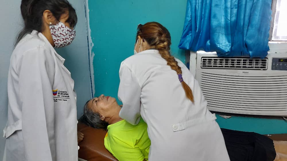 Ipasmeapure's tweet photo. Un solo gobierno, en el marco del 1x10del buen Gobierno.
Realizamos una jornada de atención al personal jubilado de Corpoelec en el municipio San Fernando, en la sede por la avenida Táchira,  con nuestros medicos especíalistas, Odontólogos, e inmunización.
@eduardopiate2 @Nicolas https://t.co/DtzAQhkoHB