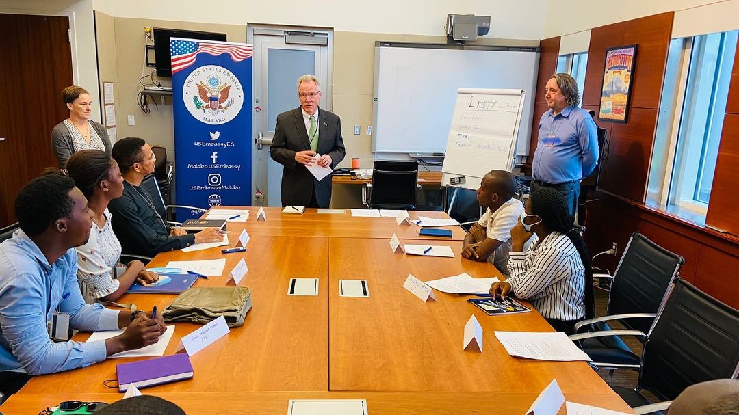 Hoy en la Casa Moda Lucas Escalada,  tuvimos la oportunidad de recibir al Señor Lars Benson, Director Regional del Centro para  Empresas Privadas ( CEPE), quién ha sido invitado por la Embajada de los Estados Unidos, para ofrecer una formación de capacitación de sostenibilidad