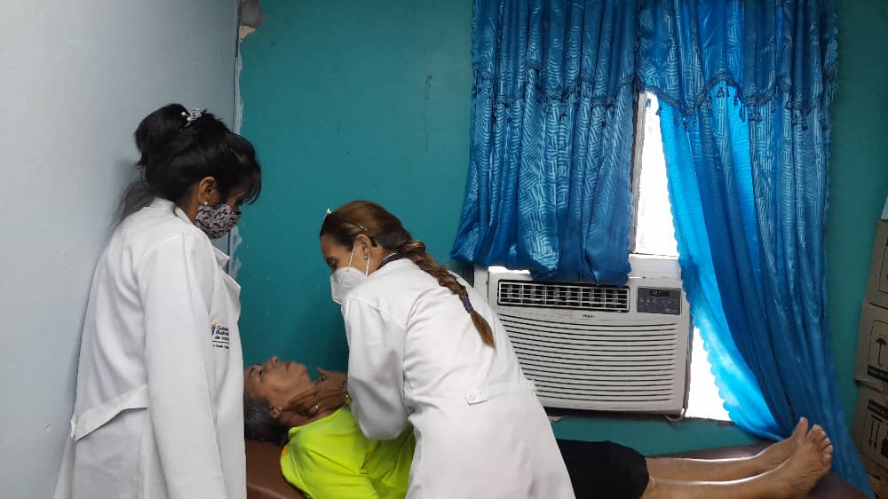 Ipasmeapure's tweet photo. Un solo gobierno, en el marco del 1x10del buen Gobierno.
Realizamos una jornada de atención al personal jubilado de Corpoelec en el municipio San Fernando, en la sede por la avenida Táchira,  con nuestros medicos especíalistas, Odontólogos, e inmunización.
@eduardopiate2 @Nicolas https://t.co/DtzAQhkoHB