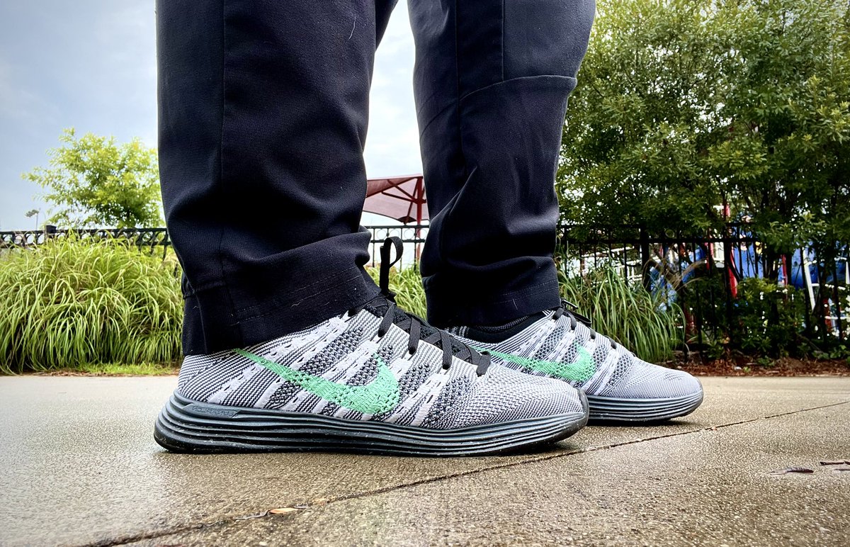 LLefty18's tweet photo. Recruiting Kicks ✅In - ATL
Vintage Teal Lunar Flyknits
(Thursdays in ATL are for Teal &amp; Ovarian Cancer Awareness @geauxteal)
Rain &amp; good people &amp; gratitude to finish the day.  #ChasingTigers🐅🐅 #GetTo https://t.co/UzzhG3BBp3
