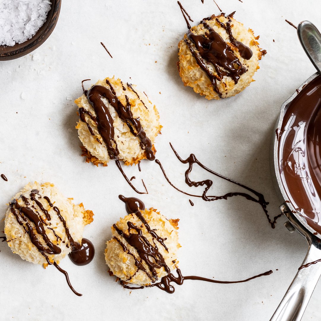 Celebrate #WorldChocolateDay by indulging in decadent coconut macaroons - with a chocolate drizzle of course. 

Bake at 350ºF in your Fulgor Milano range or oven for just the right amount of tenderness and crunch.

Visit our website to get baking: bit.ly/3niAuHd