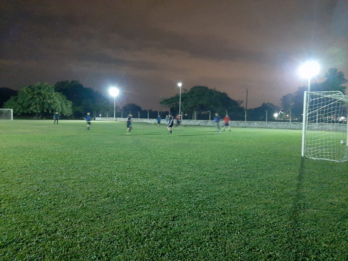 AefipR's tweet photo. Encuentro de los compañeros que se organizaron para disfrutar  de un momento recreativo con futbol y asado.
Ausiciamos estos eventos por que entendemos que   son reflejo del compañerismo y la union.                      AEFIP Seccional Resistencia https://t.co/QPyM5T1PLg