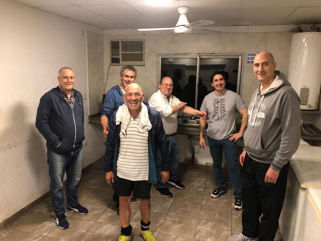 AefipR's tweet photo. Encuentro de los compañeros que se organizaron para disfrutar  de un momento recreativo con futbol y asado.
Ausiciamos estos eventos por que entendemos que   son reflejo del compañerismo y la union.                      AEFIP Seccional Resistencia https://t.co/QPyM5T1PLg