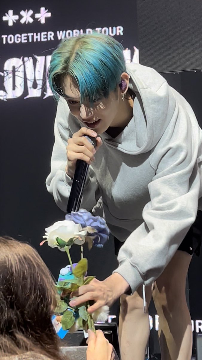 HE IS UNREAL
#TXT_WORLD_TOUR #TXTinChicago