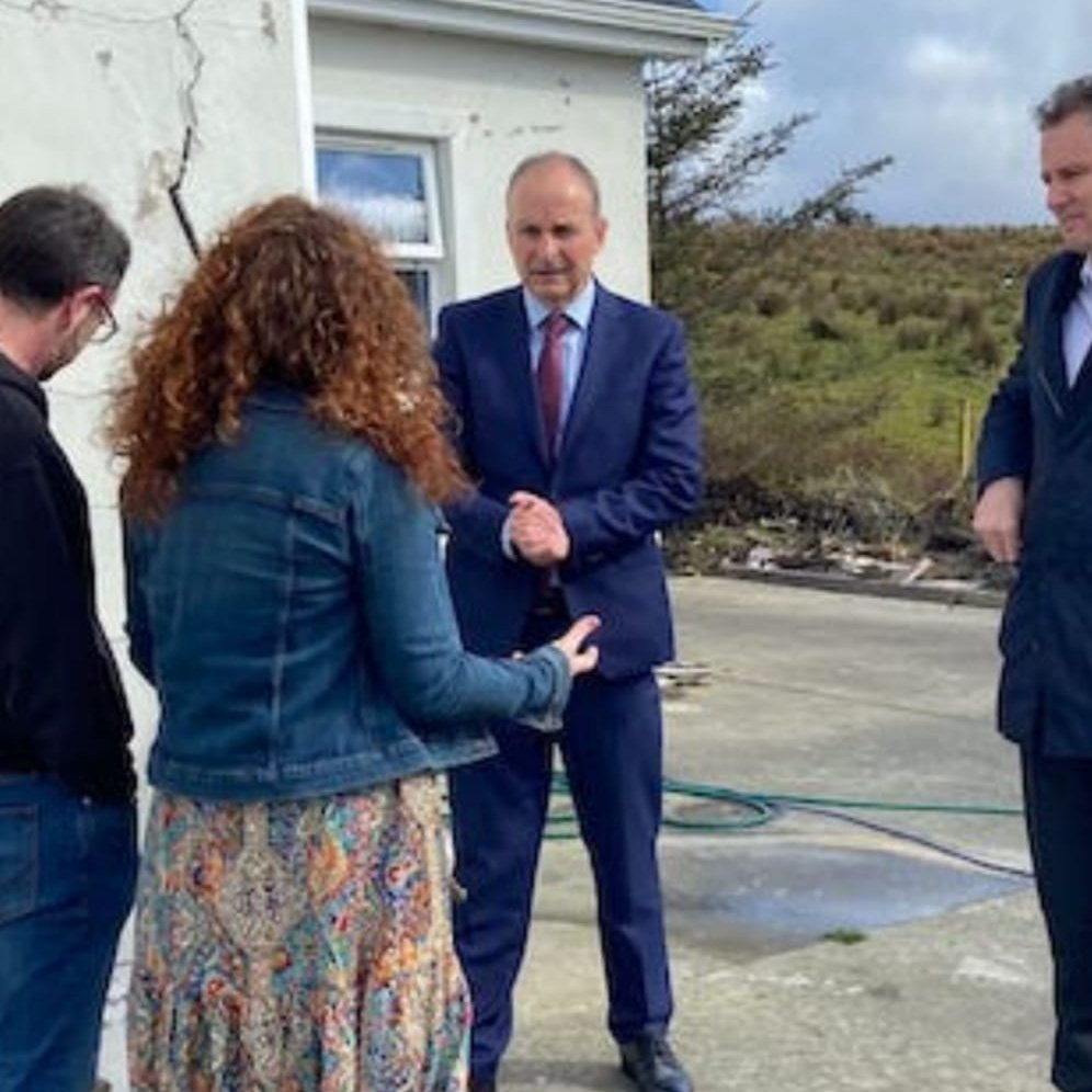 PaddyDiver4's tweet photo. The difference in body language here

Ex. A - you're in a war torn country. Around the corner danger lurks: tanks, mortars, Novichok, it's grand

Ex. B - You're in Donegal: @Clairedftn is telling you she cant afford to fix her home and you can't wait to leg it back down the road https://t.co/WgxwYTTfwB