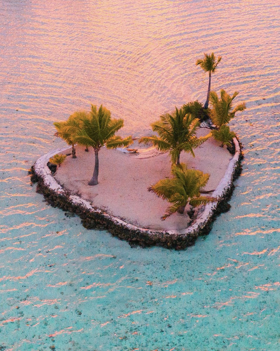 1/ An open discussion on mental health and art.

I spoke with over 30 artists I've admired for years, seeking tips to maintain motivation, the drive to create, and navigating creative burn out.

If this sounds relatable, know you're not alone and hopefully this thread helps...🧵