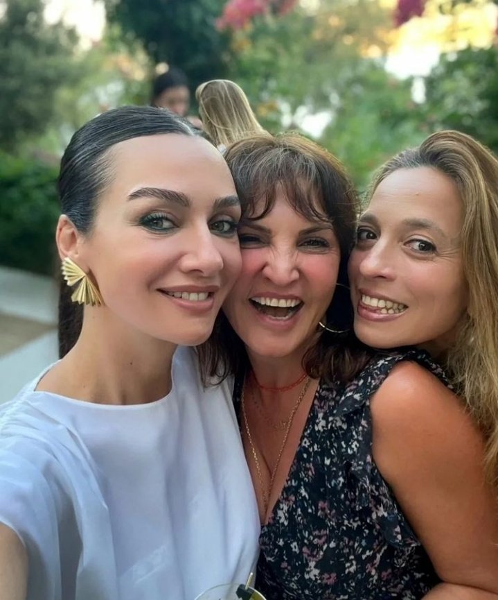 BircefansH's tweet photo. Más imágenes de #BirceAkalay durante la fiesta de ayer 7 de julio celebrada por Prada con ocasión de la apertura de su nueva tienda en Yalikavak Marina. https://t.co/YSqNw4bB1I